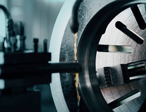 下面講講使用臥式加工中心應(yīng)注意的四點